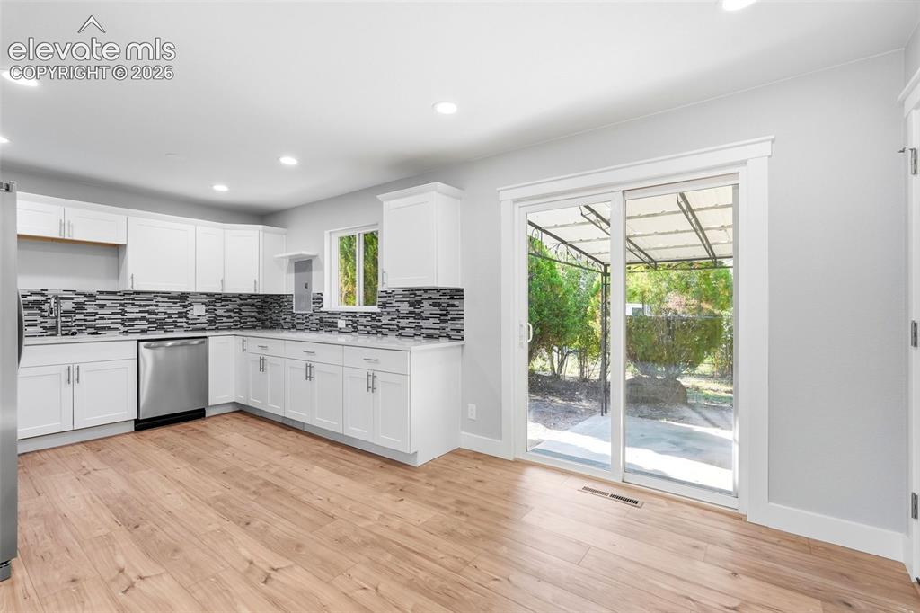 Image 9 of 49: Kitchen
