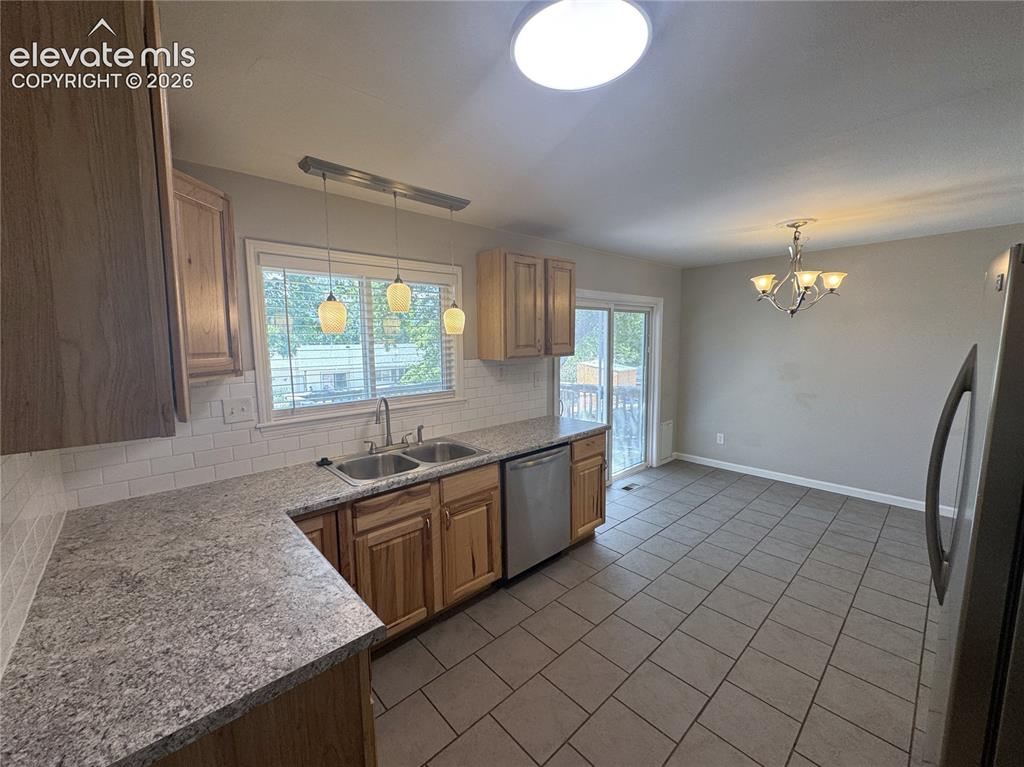 Image 10 of 22: Kitchen