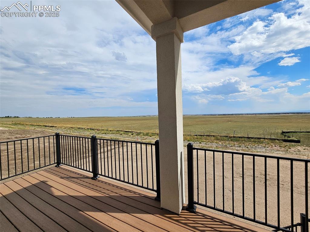 Image 12 of 21: Deck