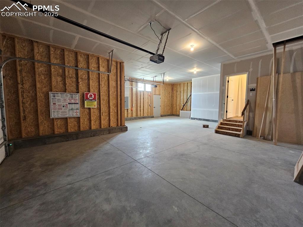 Image 20 of 21: Garage