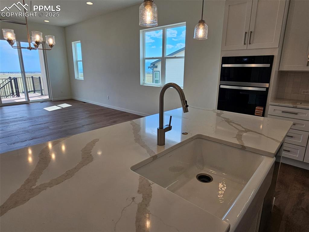Image 6 of 21: Kitchen