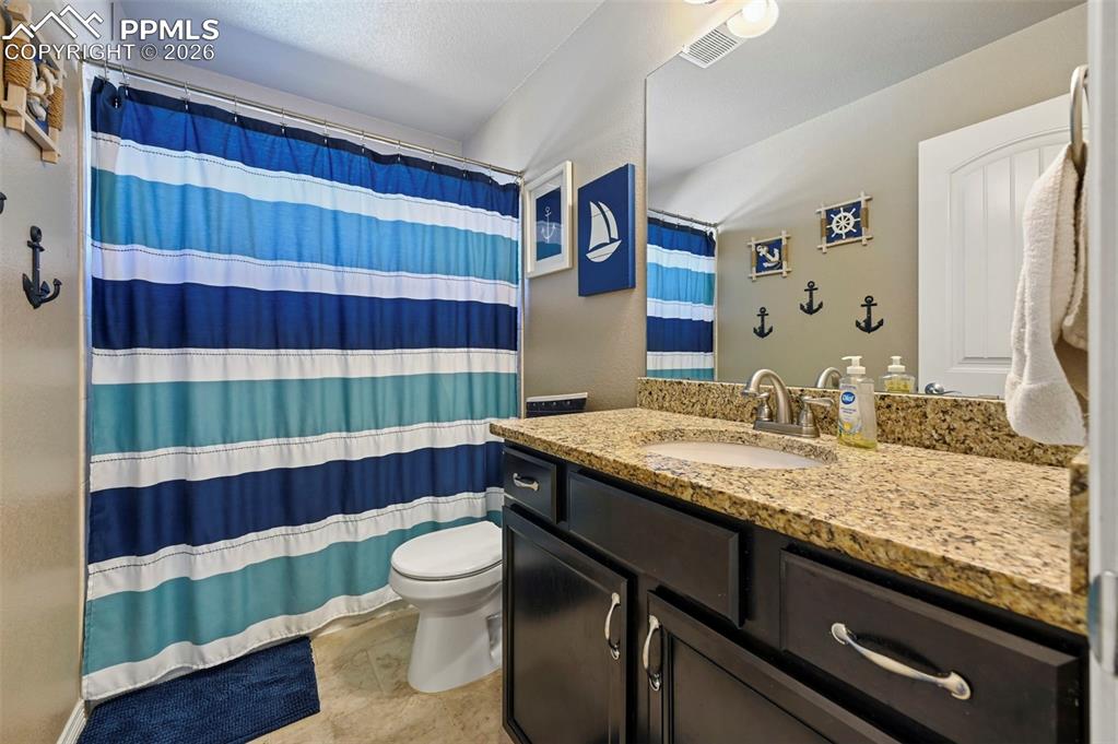 Image 23 of 42: Bathroom