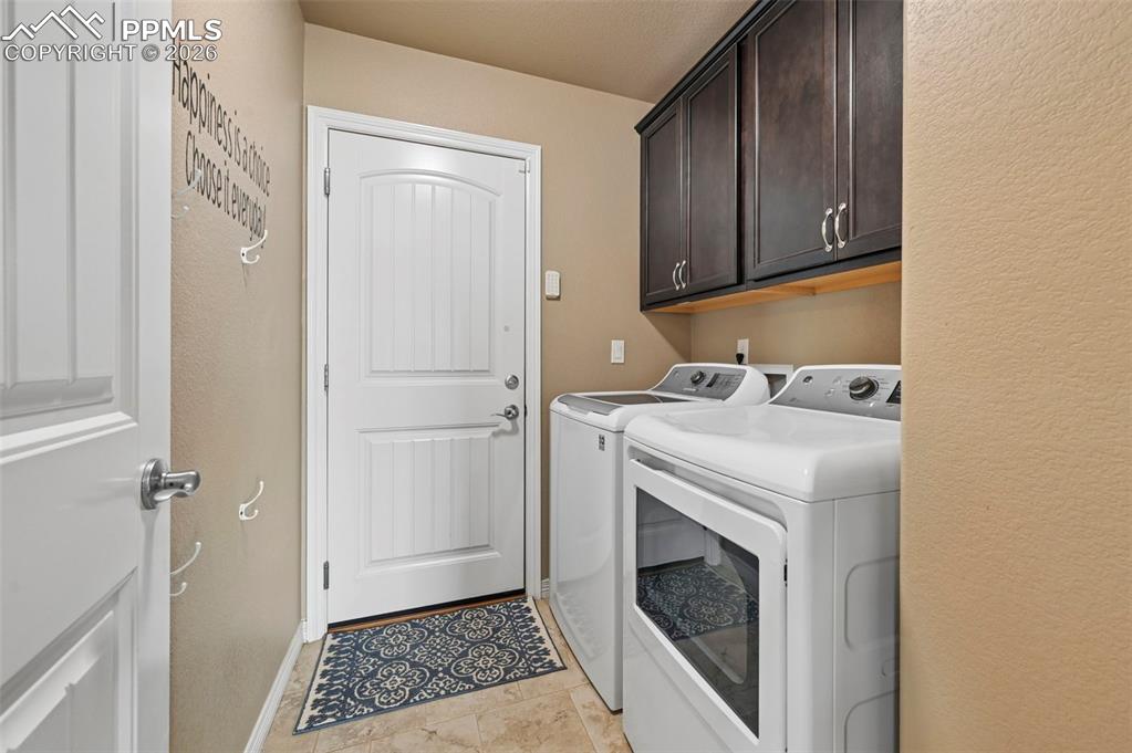 Image 30 of 42: Laundry