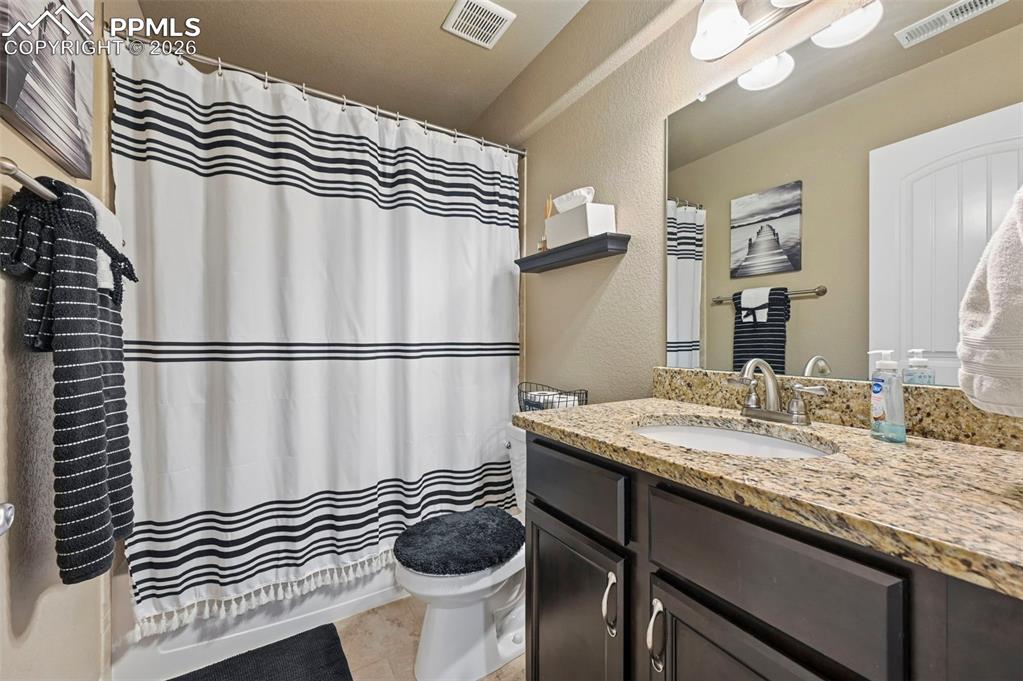 Image 31 of 42: Bathroom