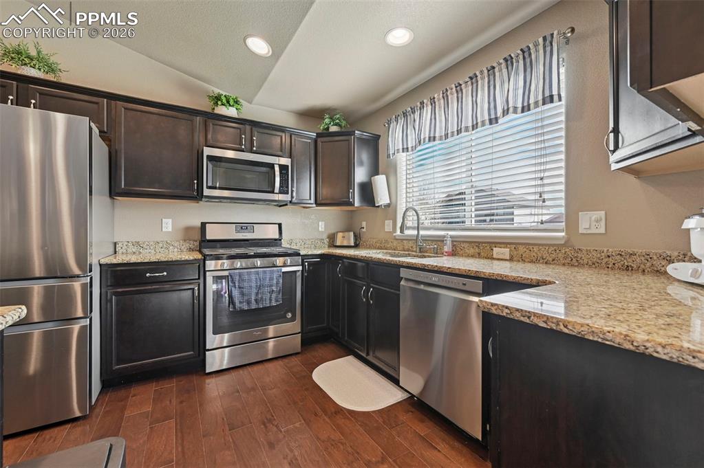 Image 7 of 42: Kitchen