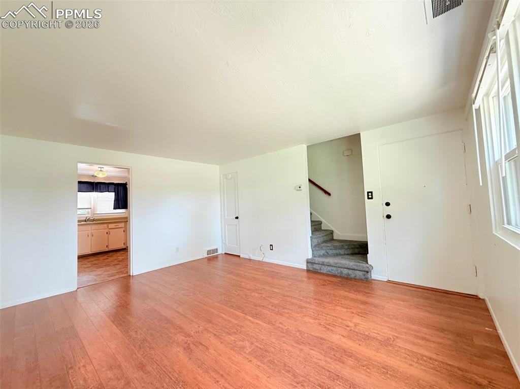 Image 5 of 31: Living Room