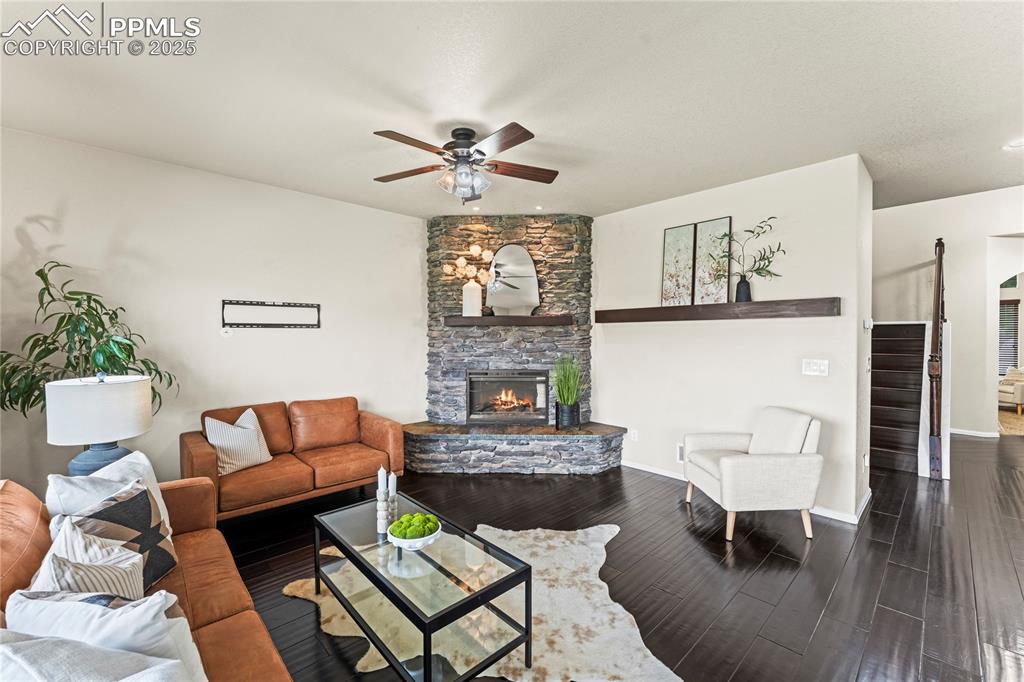 Image 12 of 48: Family Room