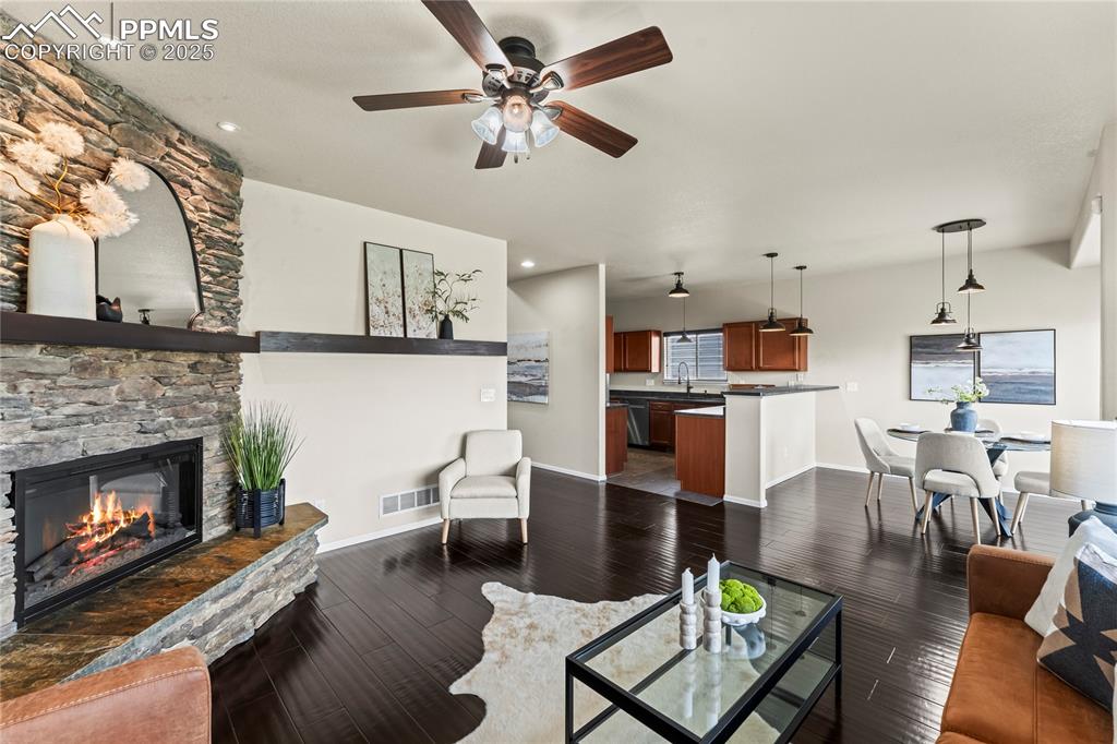 Image 13 of 48: Family Room
