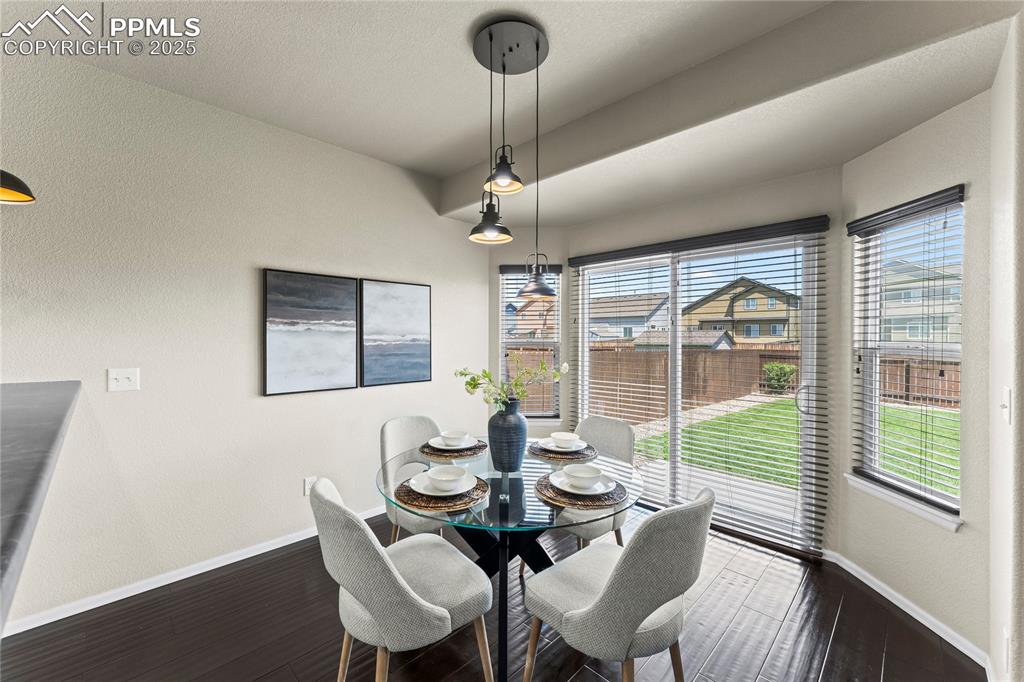 Image 16 of 48: Dining Area