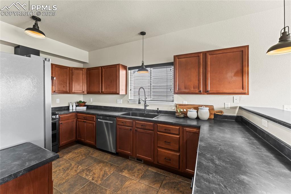 Image 17 of 48: Kitchen
