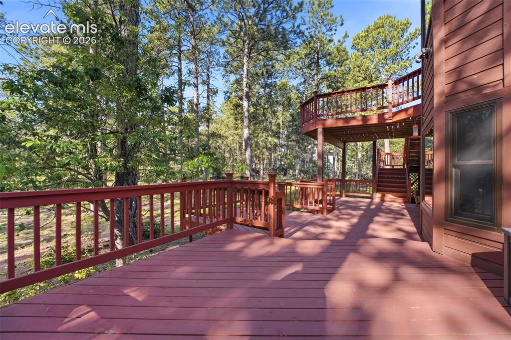 Image 40 of 50: Deck
