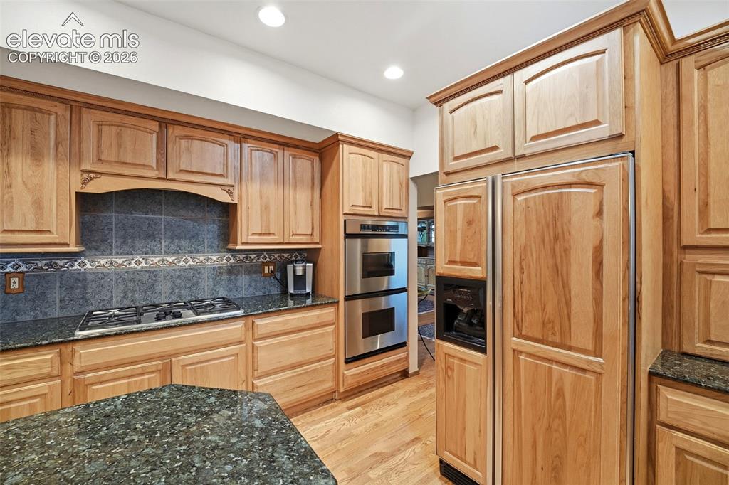 Image 8 of 50: Kitchen