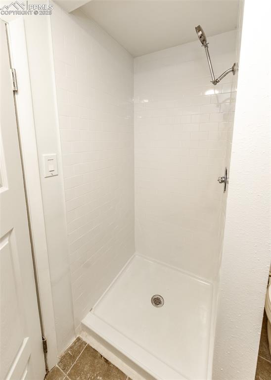 Image 16 of 23: Bathroom