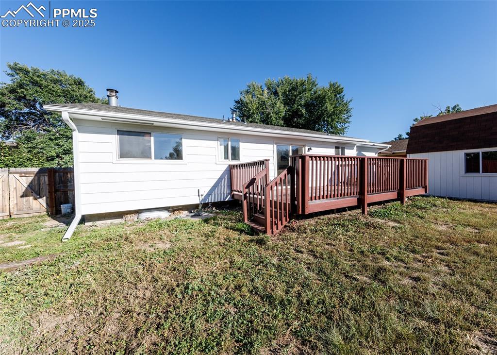 Image 20 of 23: Back of Structure