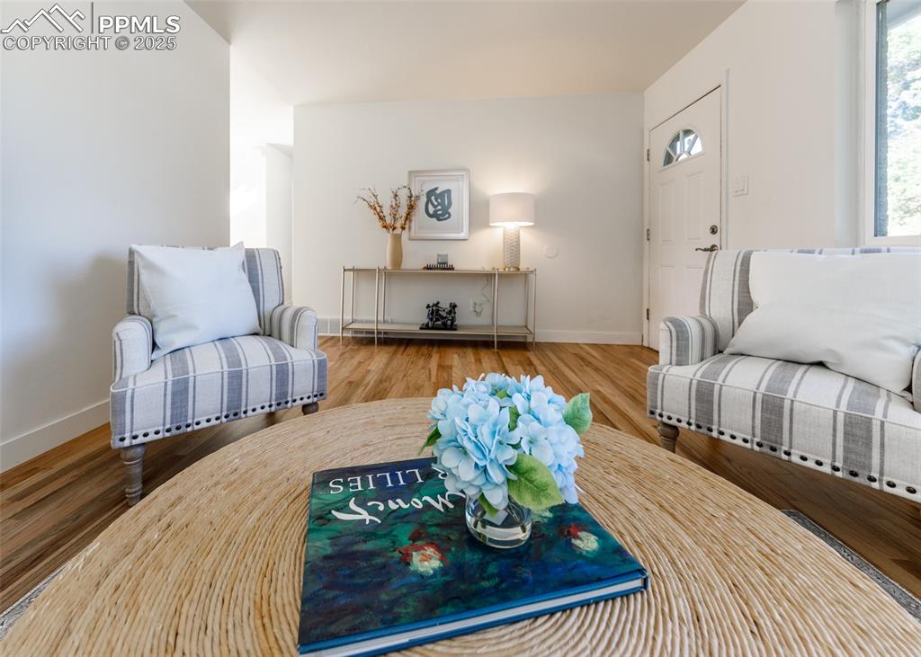 Image 6 of 23: Sitting Room