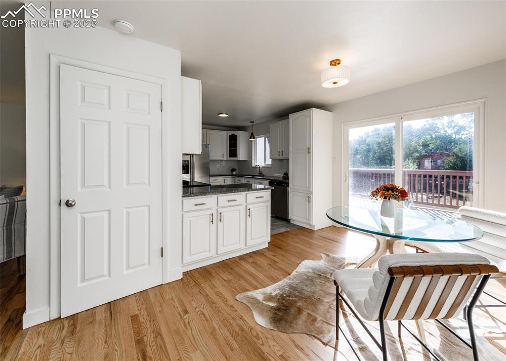 Image 8 of 23: Kitchen