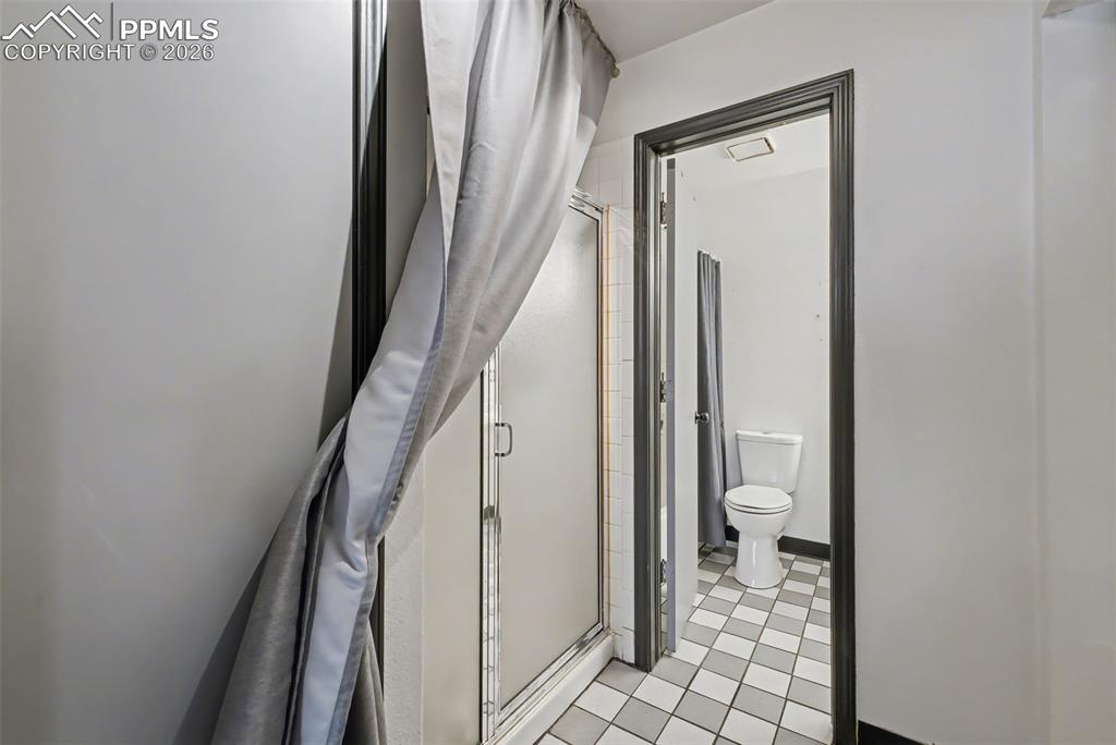 Image 29 of 36: Bathroom