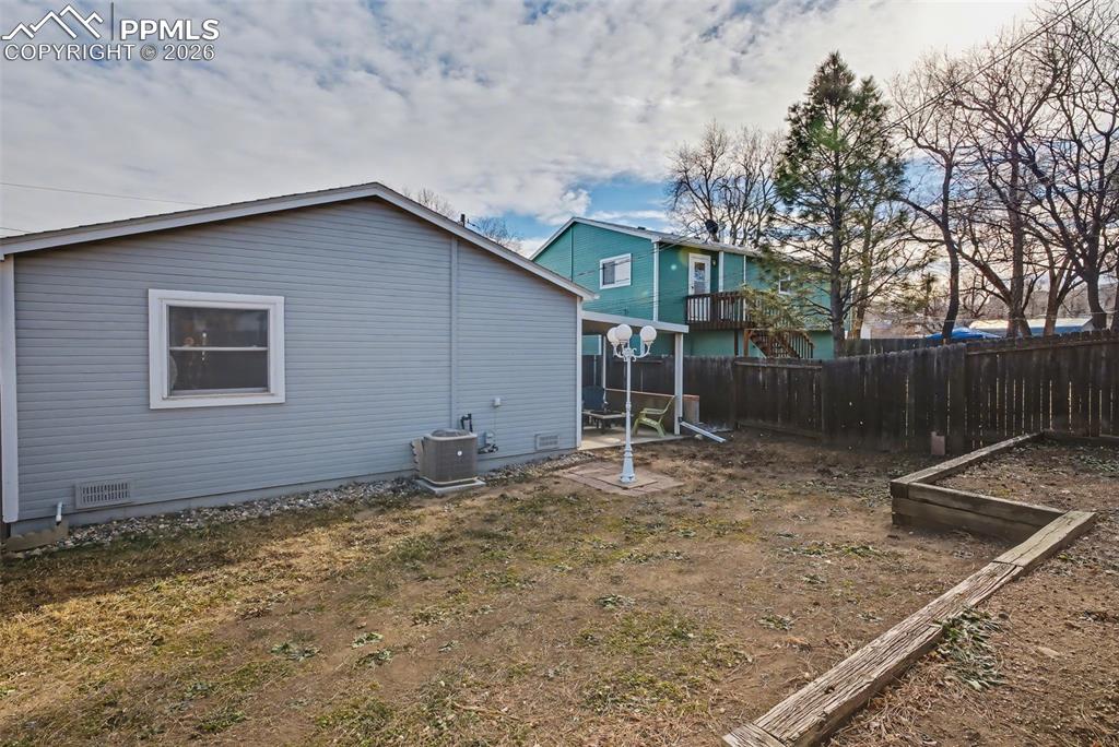 Image 36 of 36: Yard