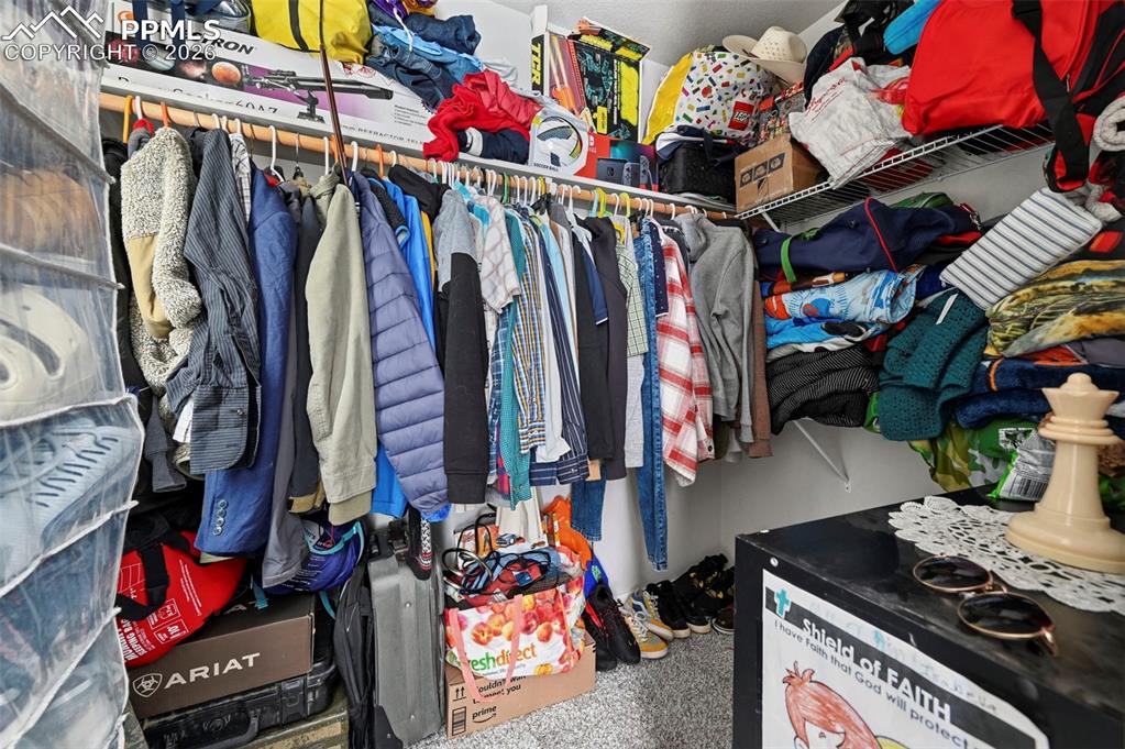 Image 16 of 36: Closet