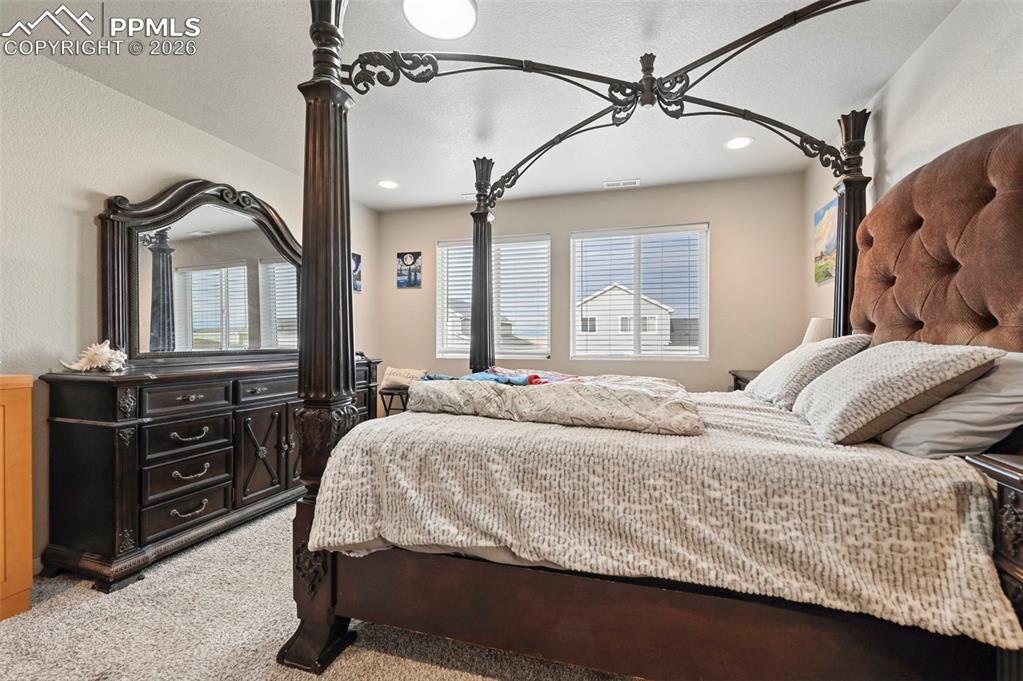 Image 19 of 36: Bedroom