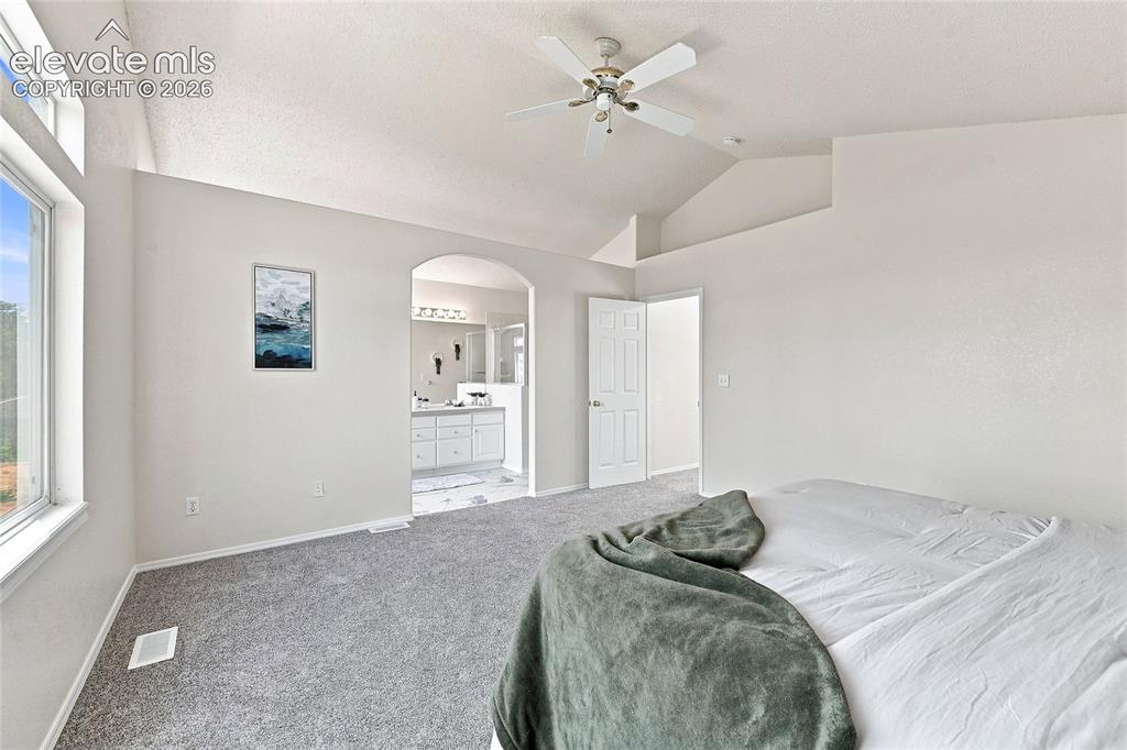 Image 16 of 27: Bedroom