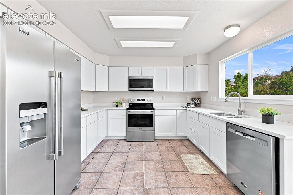 Image 8 of 27: Kitchen