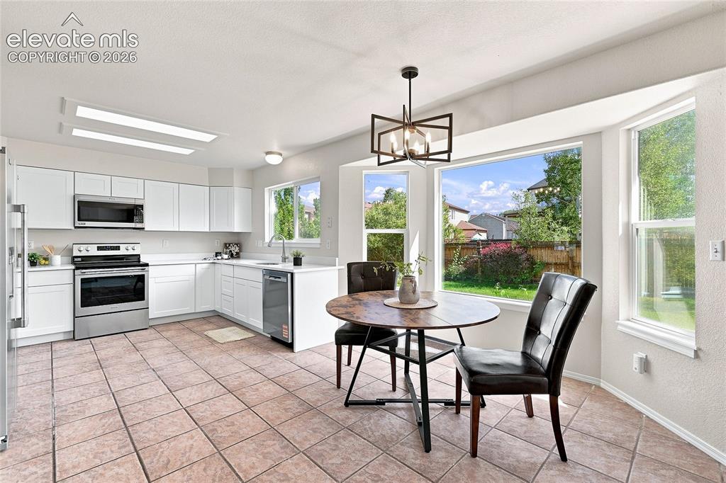 Image 9 of 27: Kitchen