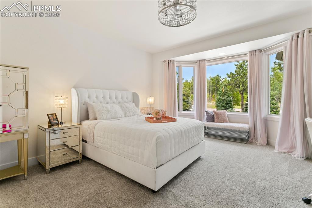 Image 18 of 32: Bedroom