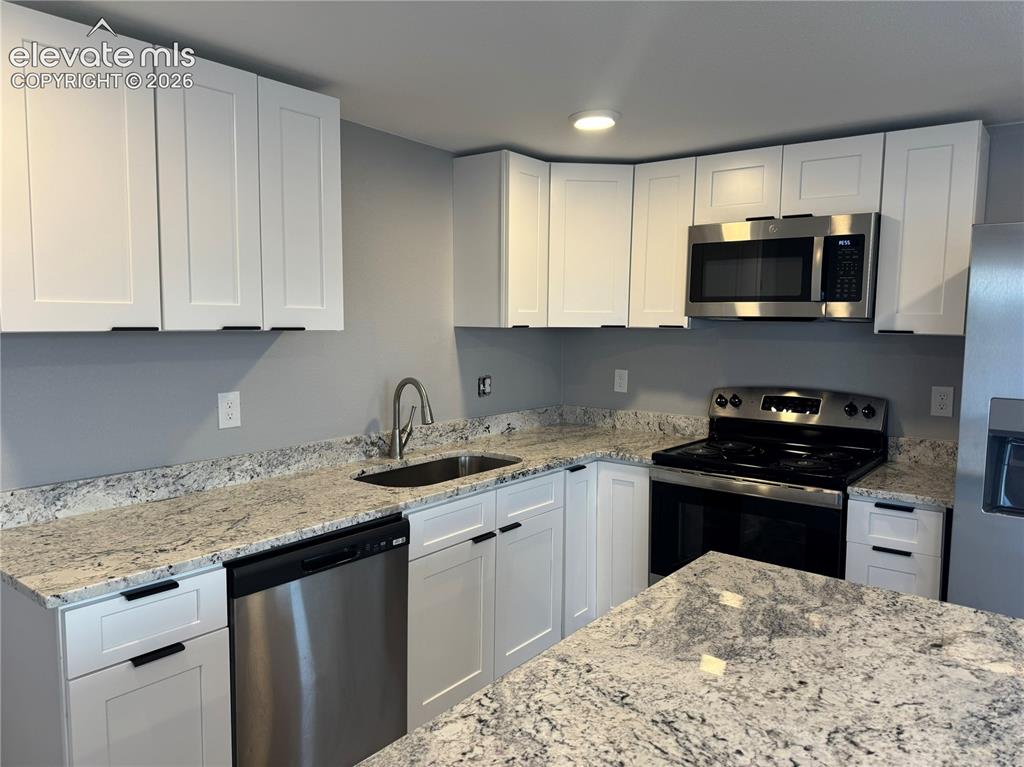 Image 16 of 26: Kitchen
