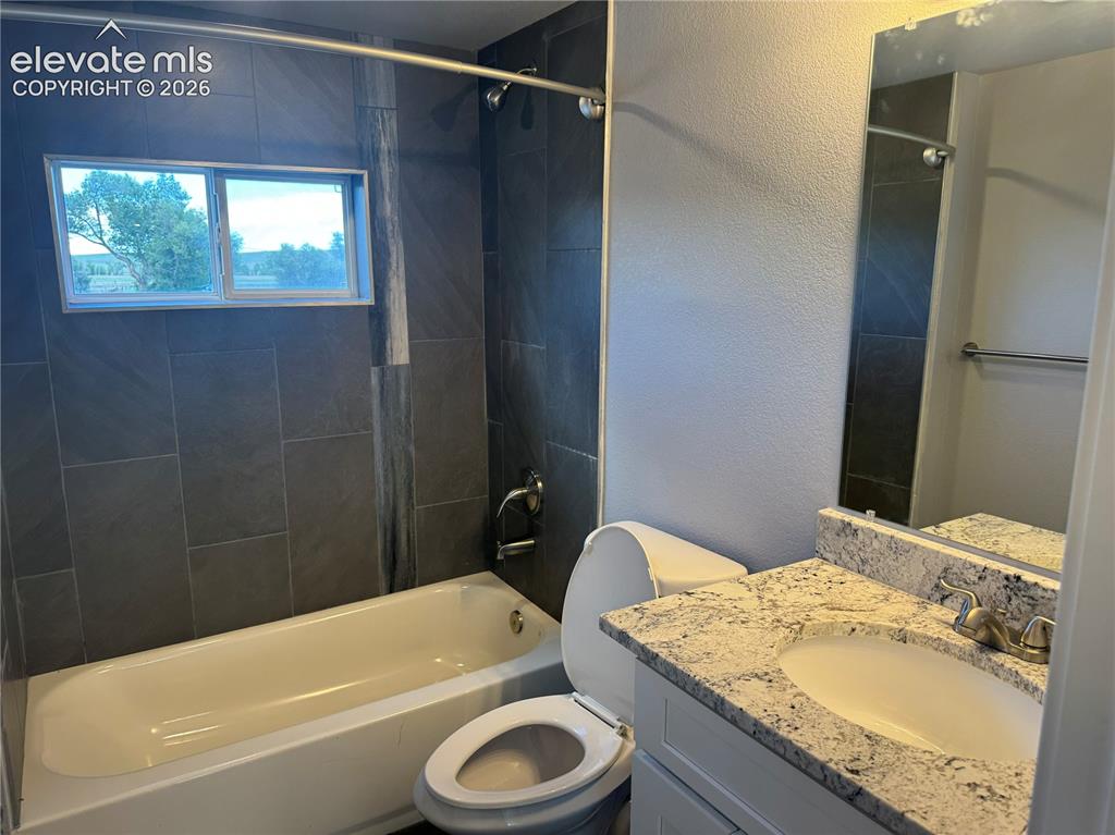 Image 20 of 26: Bathroom