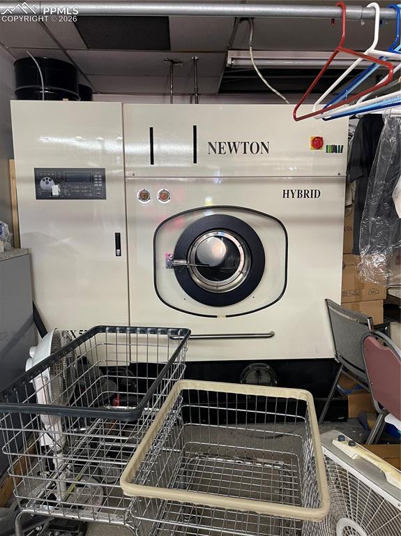 Image 4 of 11: View of washroom