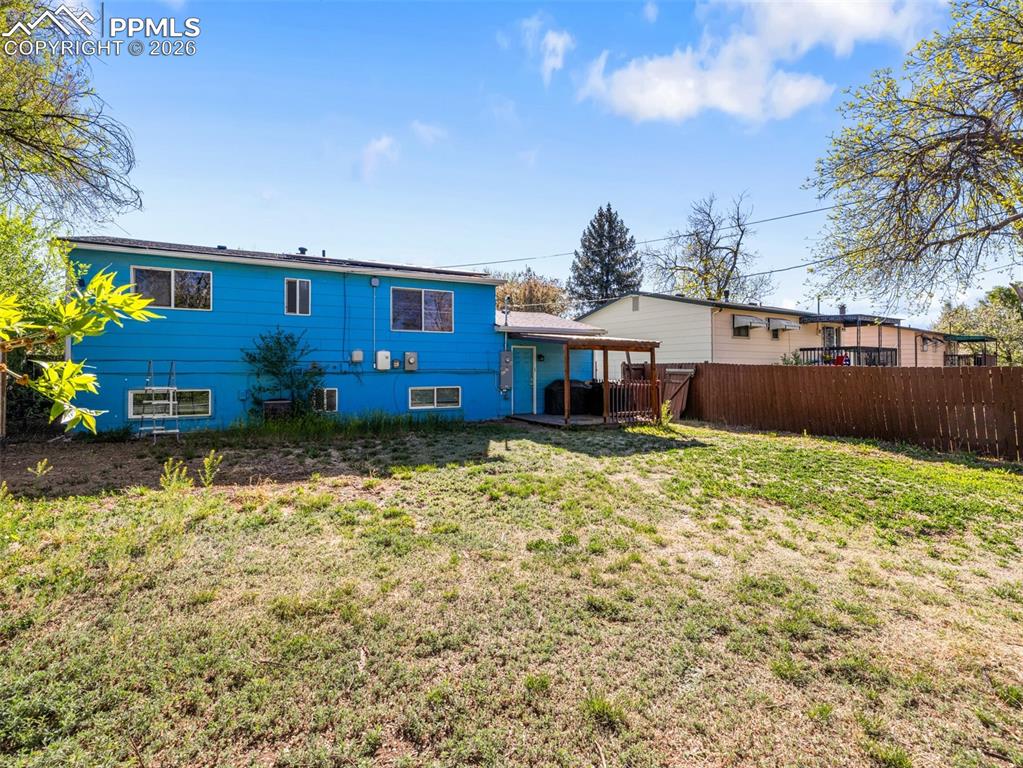 Image 4 of 22: Back of Structure