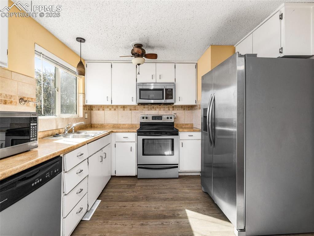 Image 8 of 22: Kitchen