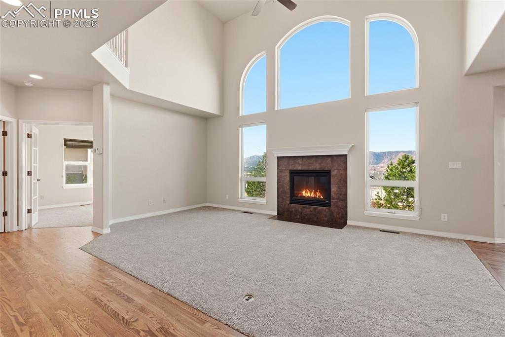 Image 11 of 50: Living Room