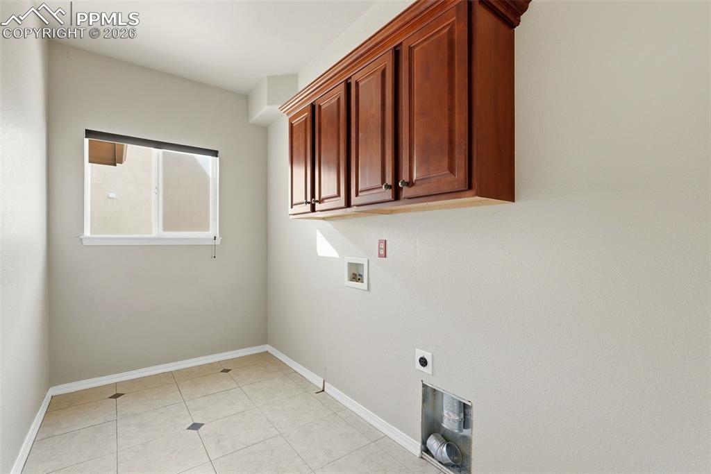 Image 16 of 50: Laundry