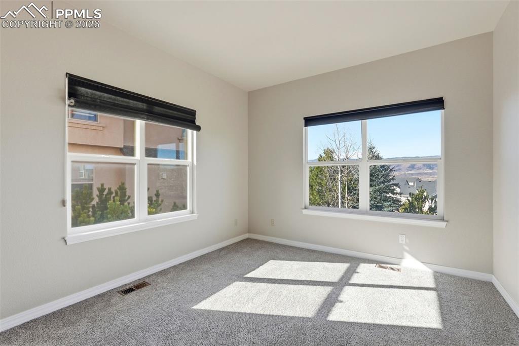 Image 17 of 50: Office