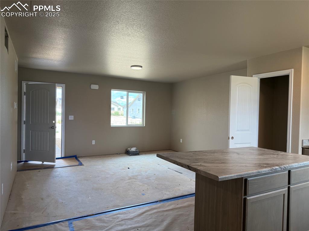 Image 10 of 14: Kitchen