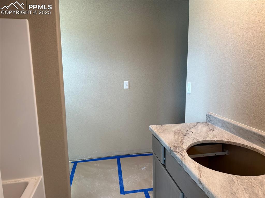 Image 6 of 14: Bathroom