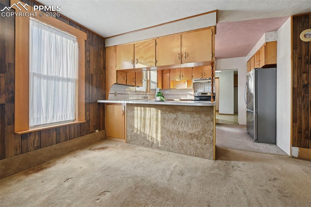 Image 12 of 39: Dining Room