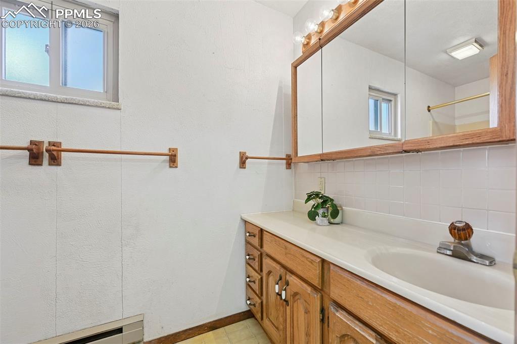 Image 20 of 39: Bathroom