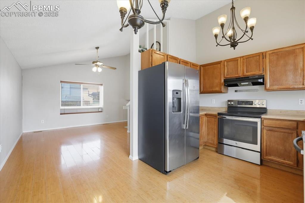 Image 14 of 24: Kitchen