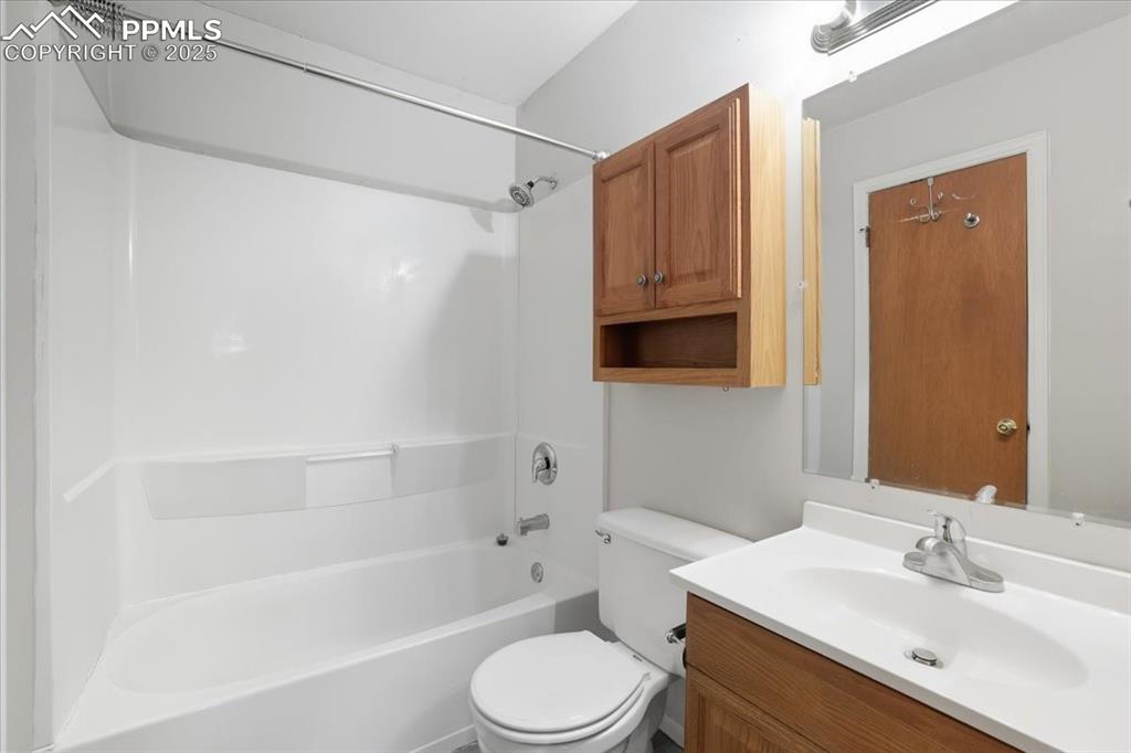 Image 6 of 24: Bathroom