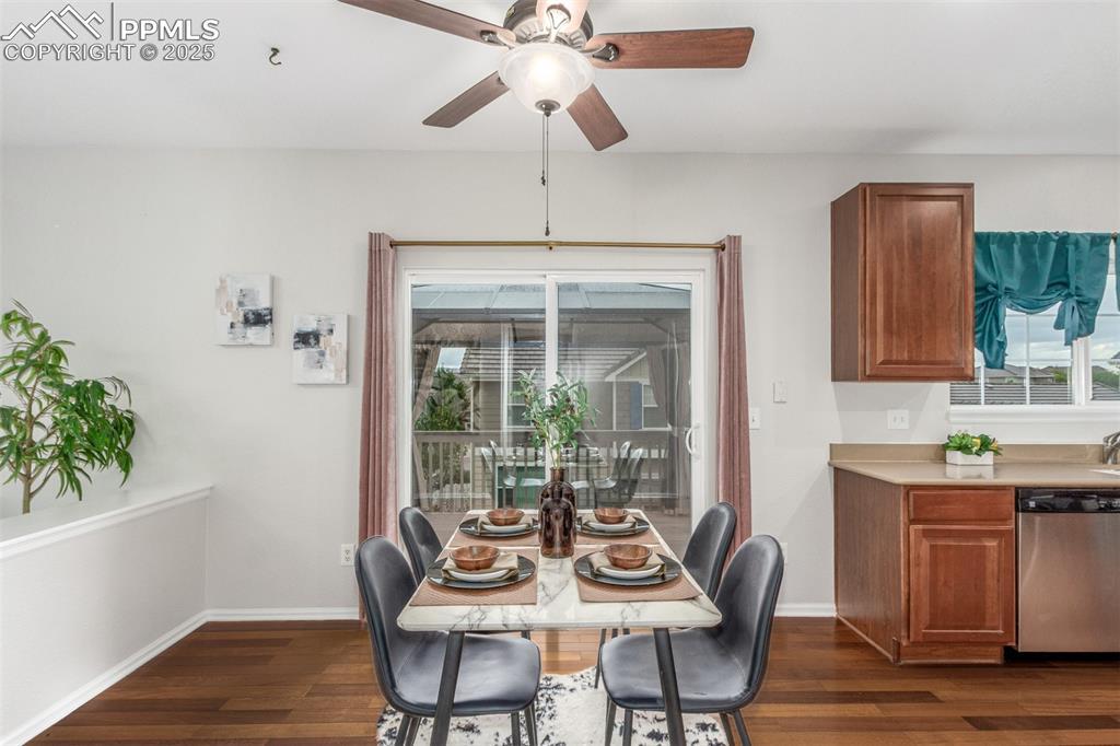 Image 13 of 50: Dining Area