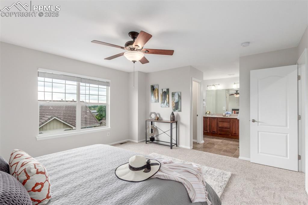 Image 21 of 50: Bedroom