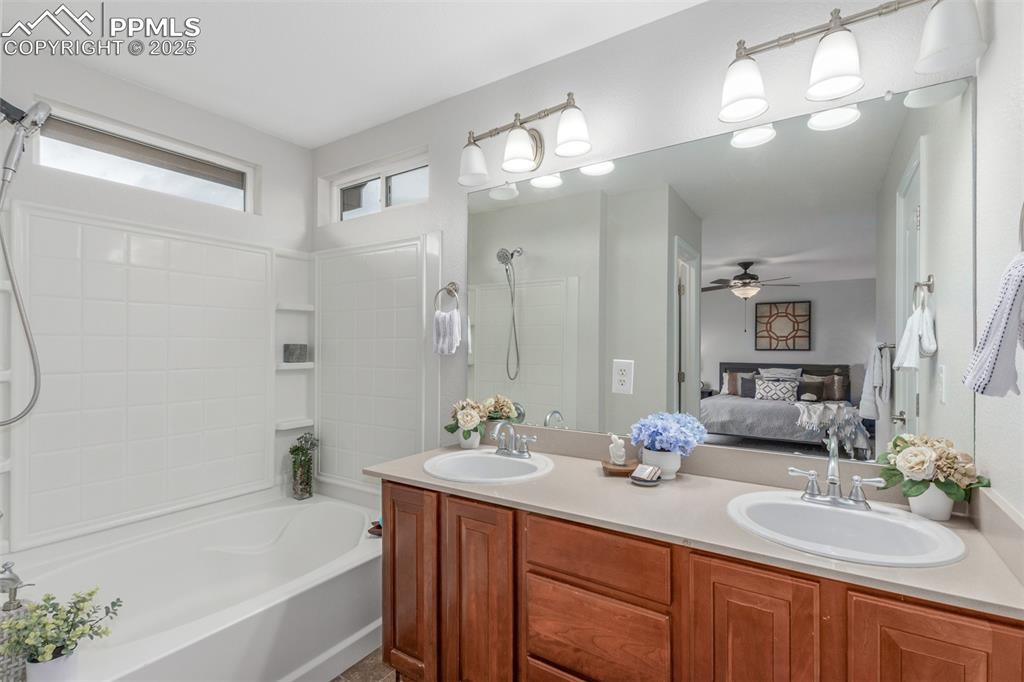 Image 24 of 50: Bathroom