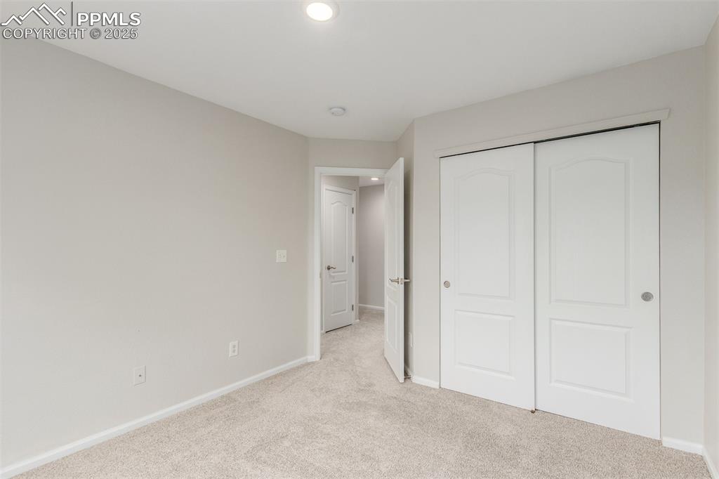 Image 27 of 50: Bedroom