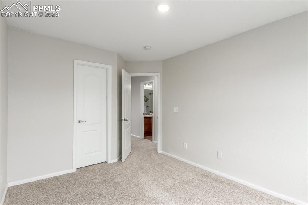 Image 29 of 50: Bedroom