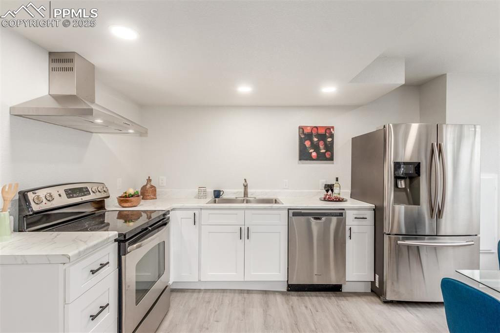 Image 36 of 50: Kitchen