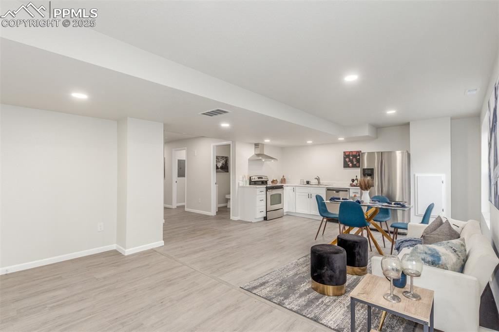 Image 37 of 50: Living Room