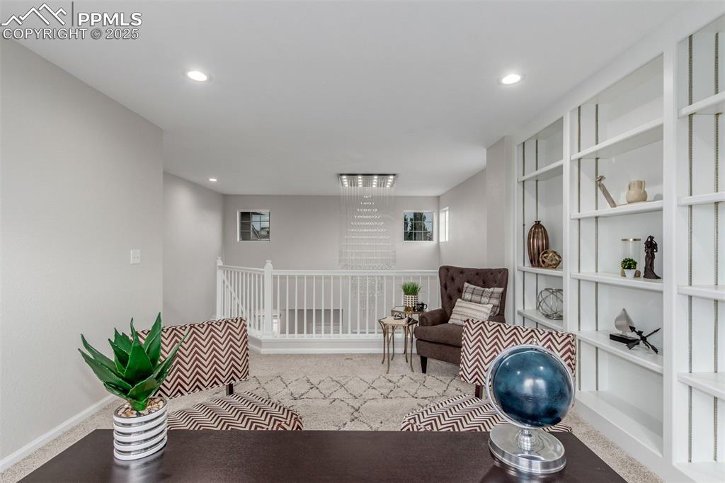 Image 40 of 50: Sitting Room